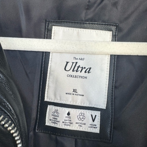 Abercrombie & Fitch Black Puffer Jacket - Picture 2 of 4